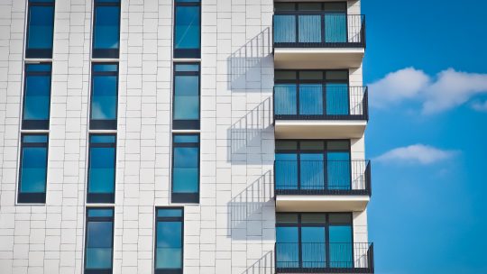 Derfor er solfilm til lavenergi glas smart